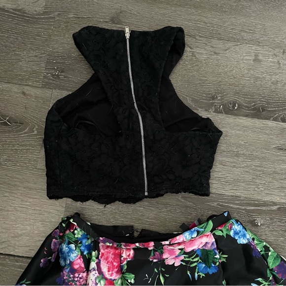 Size 1 Black Floral Two-Piece Prom Dress - Picture 7 of 9